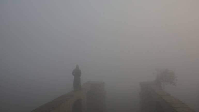 Delhi Weather News LIVE Updates: Dense fog blankets Delhi, schools to remain shut in several parts of UP - Vimarsana News