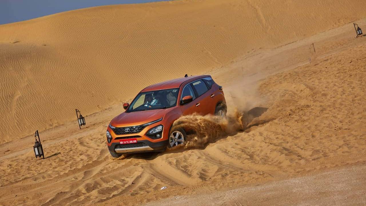 The vehicle is powered by a Fiat Chrylser-supplied 2.0 litre, 4 cylinder, turbocharged diesel engine which develops peak power of 140ps mated to a 6-speed gearbox. A petrol and diesel automatic option will be offered later.