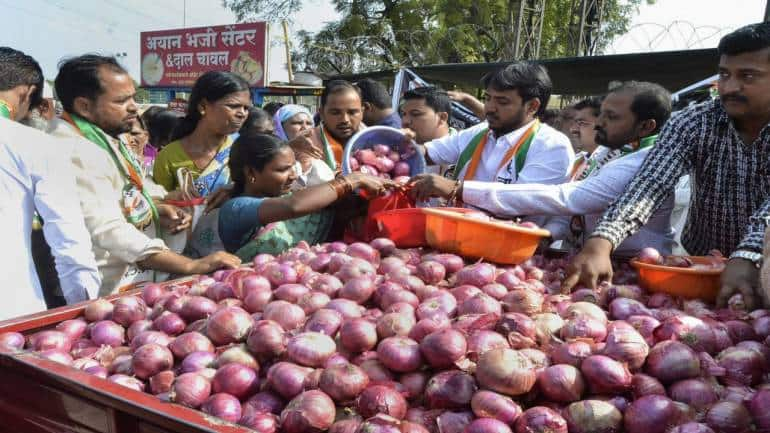 Onion prices in wholesale markets of Maharashtra increase 30% within a week