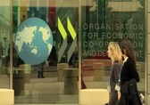 OECD sees limited growth pick-up as rate hikes weigh