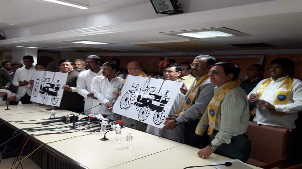 Q10. This is the symbol of a newly formed political party “Jan Vikalp Party” by a former Chief Minister of Gujarat. Identify the leader. 