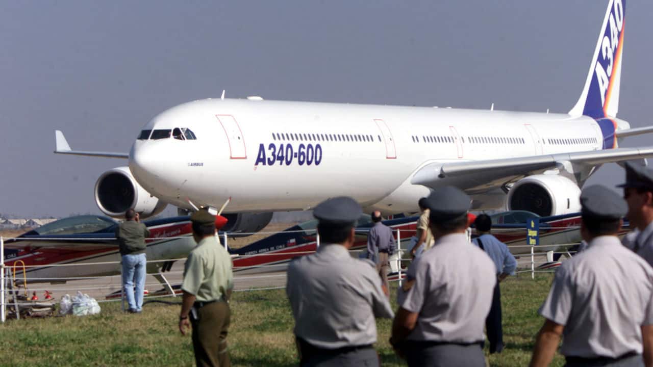 Q19. &quot;Mine's bigger than yours&quot; was painted on the fuselage of the new stretch Airbus A340-600. Name the airlines that owns this jetliner. (Image: Reuters)