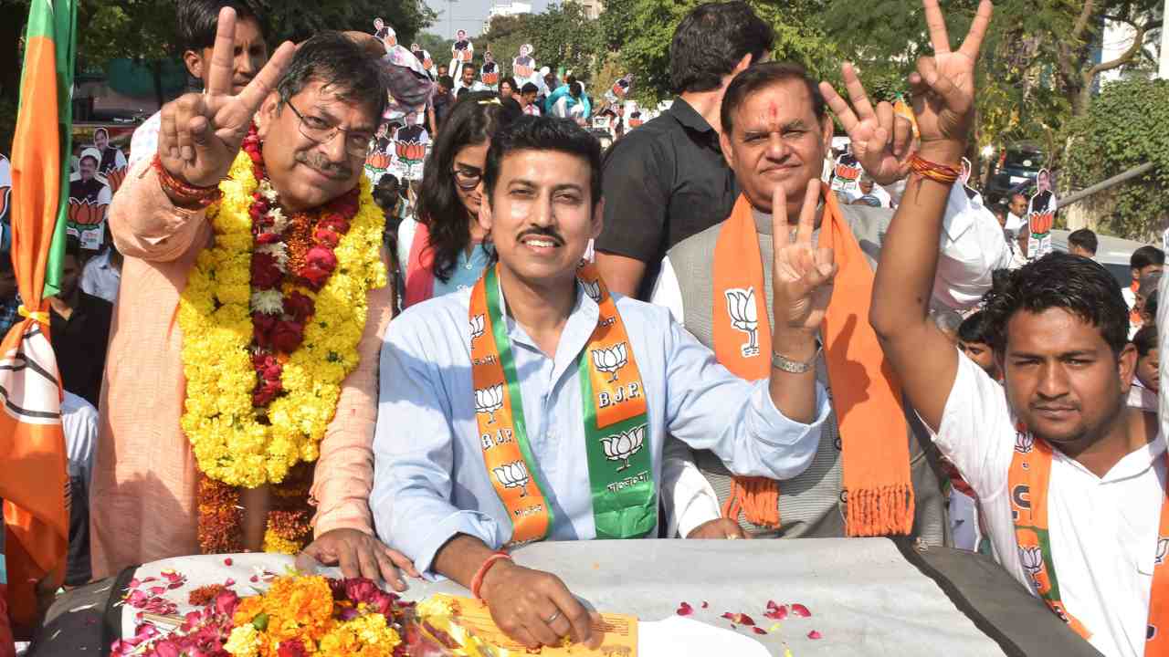 Actor Ameesha Patel at an election rally in Jaipur to support Congress ...