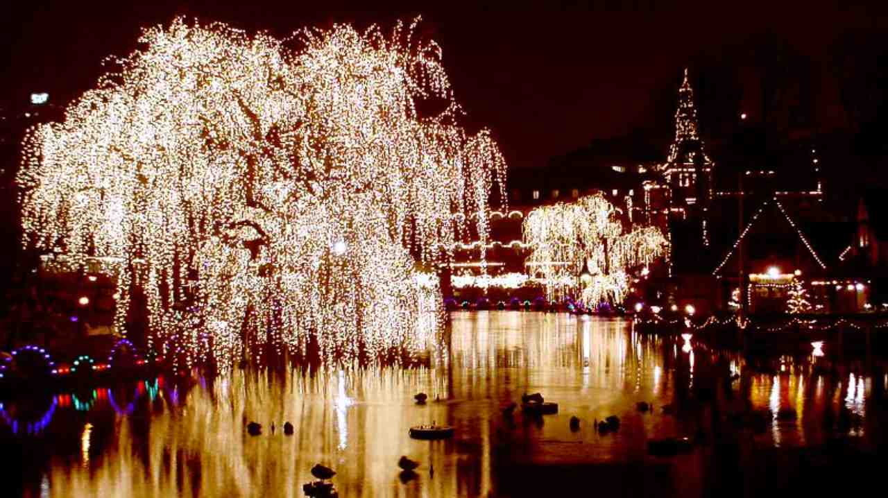 South America | Wearing coloured underwear | They believe that the colour of your underwear at the stroke of midnight decides your destiny for the next year. Red underwear brings passion, pink brings love and yellow brings wealth. During the 2008 debt crisis in Brazil, yellow underwears were sold out as people wore it in hopes of retaining their jobs and averting the crisis. (Image: Wikipedia)