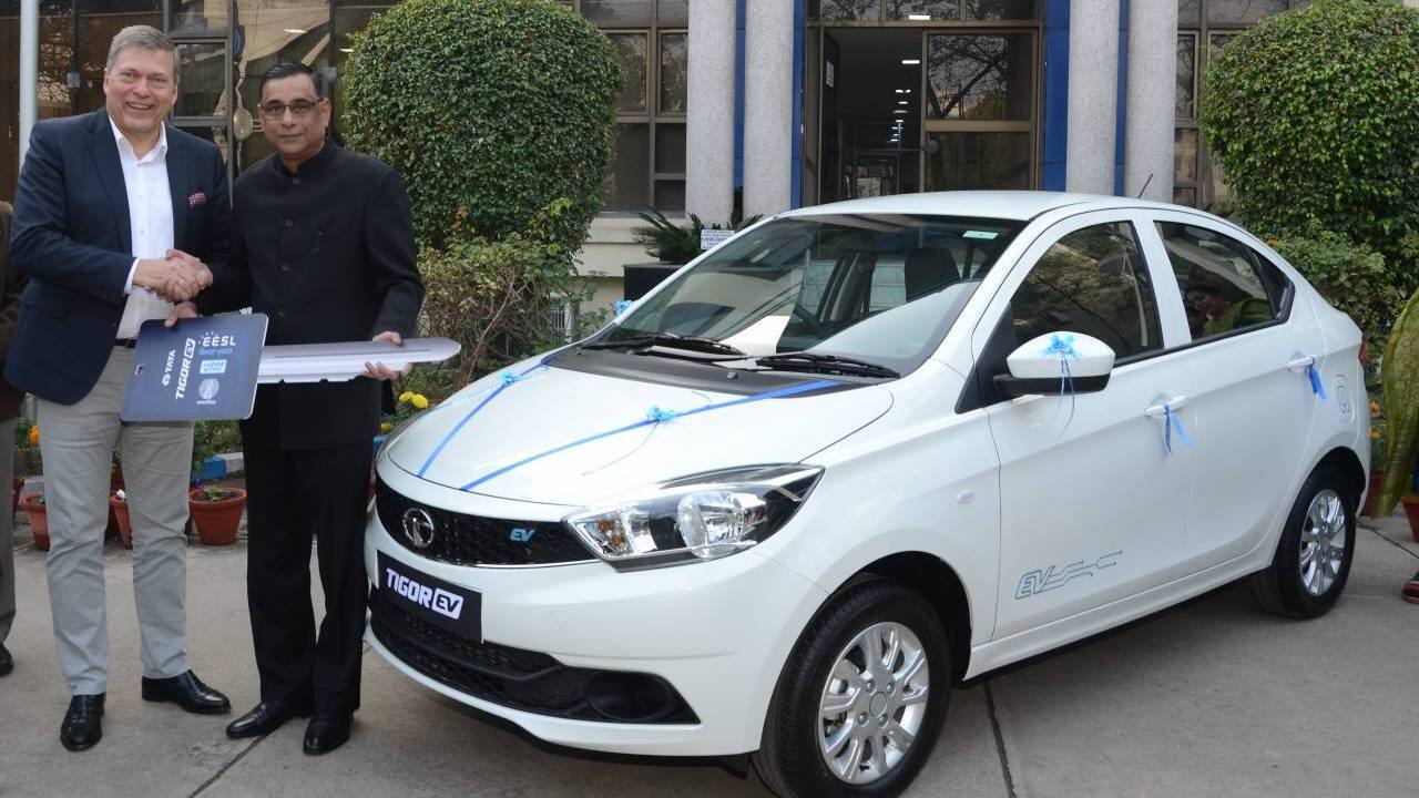 Auto wrap: Govt doles out package for EVs, disincentivises private buying