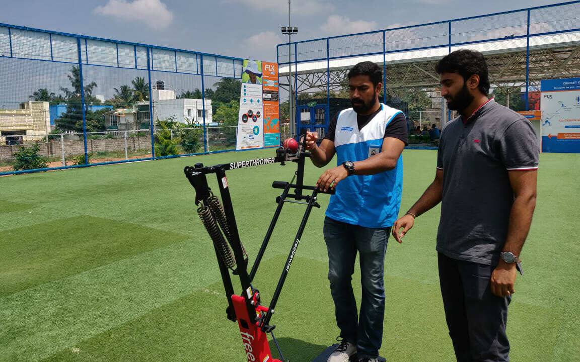 The ball in the throwing cup can be set at different angles and orientations using a knob which induces variations in length and swings. The wheels at the bottom of the machine make it possible to move it around resulting in different lengths and bounce. (Image: Freebowler)