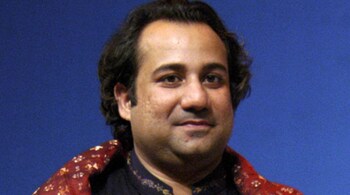 Pakistani singer Rahat Fateh Ali Khan watches during a concert in New Delhi November 30, 2006. Khan loves performing in India and says he perhaps receives a warmer welcome there than anywhere else in the world. Picture taken November 30, 2006. REUTERS/Stringer (INDIA) - GM1DUBHBHHAA