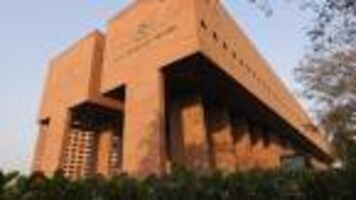 TCS headcount has crossed the 500,000 mark. Here's how it hires and retains employees