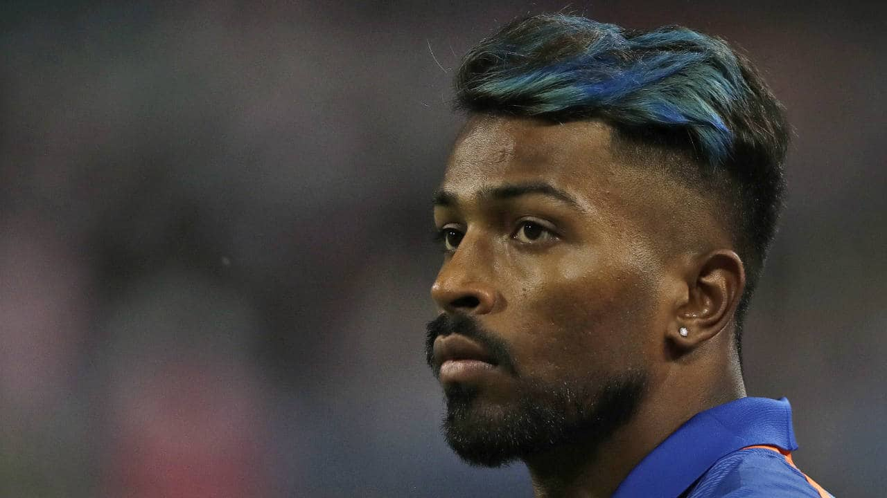 Asia cup 2022 में नए लुक में नजर आएंगे हार्दिक पंड्या, पहली तस्वीर सामने आई  - hardik pandya gets a new haircut from hairstylist aalim hakim before asia  cup 2022 watch pics – News18 हिंदी