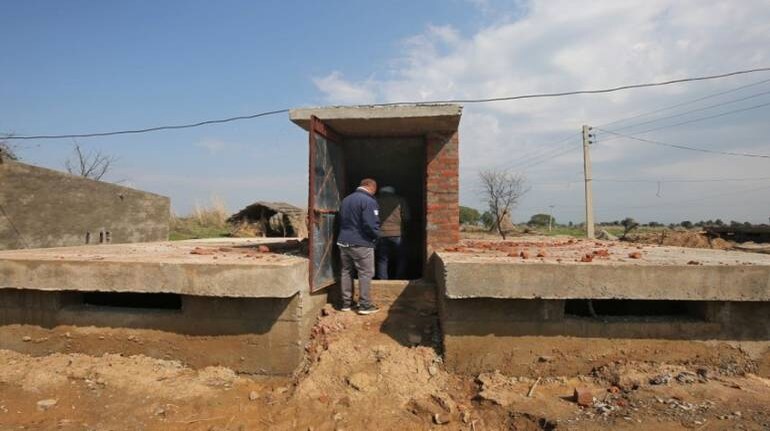India builds bunkers to protect families along Pakistan border