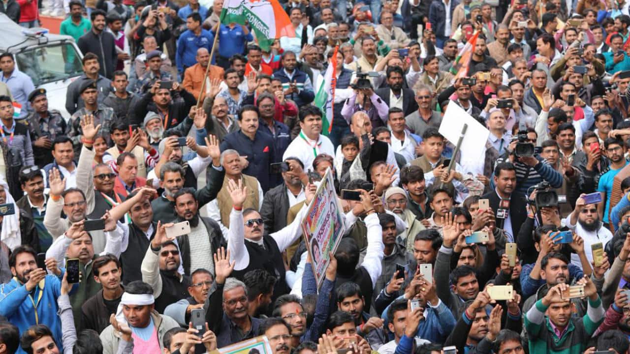 Image of the crowd during Congress' roadshow in Lucknow, Uttar Pradesh. (Image: Twitter/@INCIndia)