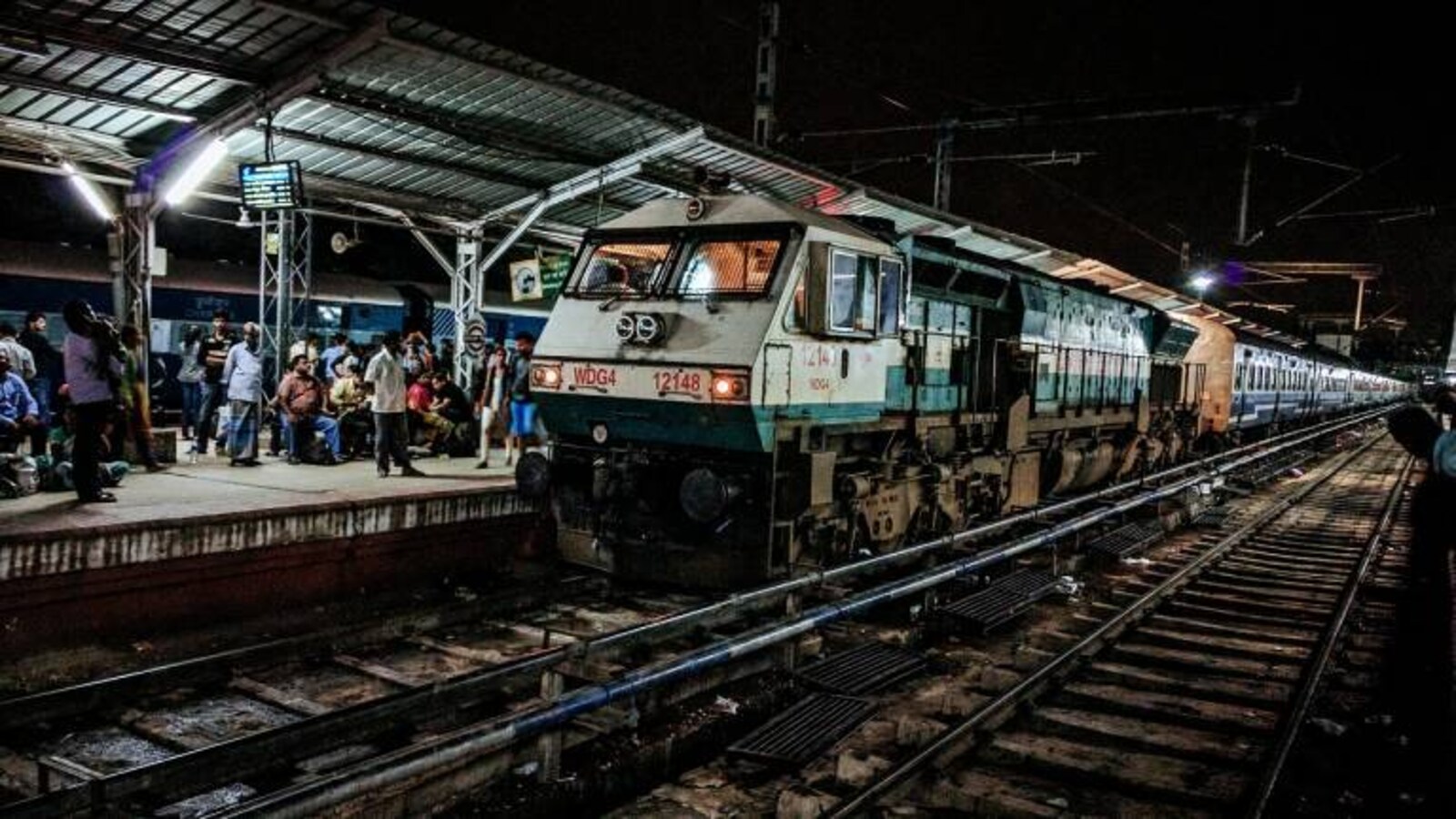 https://images.moneycontrol.com/static-mcnews/2019/02/Indian_Railways_29389612090-768x435.jpg?height=900&impolicy=website&width=1600
