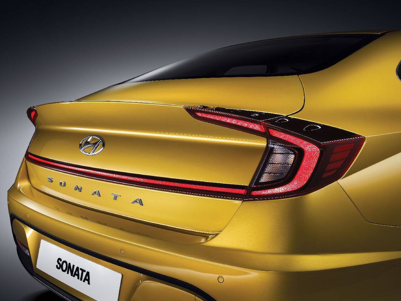 Large-35797-HyundaiMotorSharesFirstGlimpseofAll-NewSonata