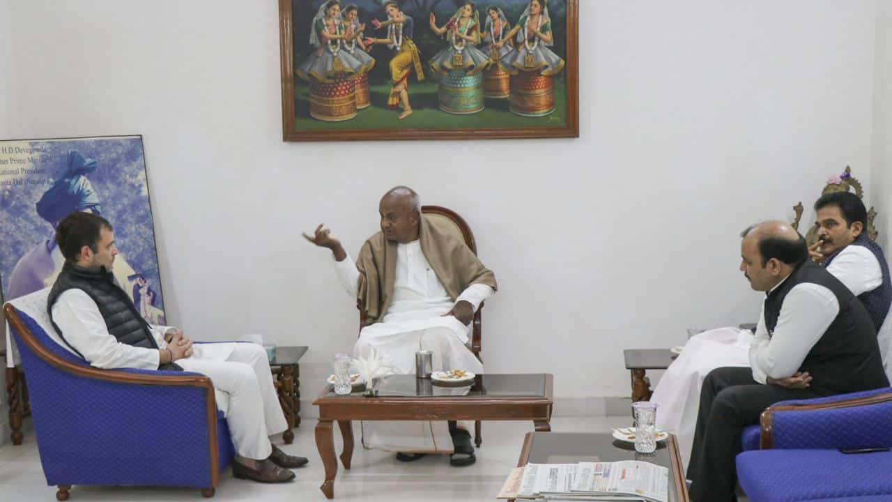 Congress president Rahul Gandhi meets former Prime Minister and Janata Dal (S) leader HD Deve Gowda at the latter's residence in New Delhi. (PTI)