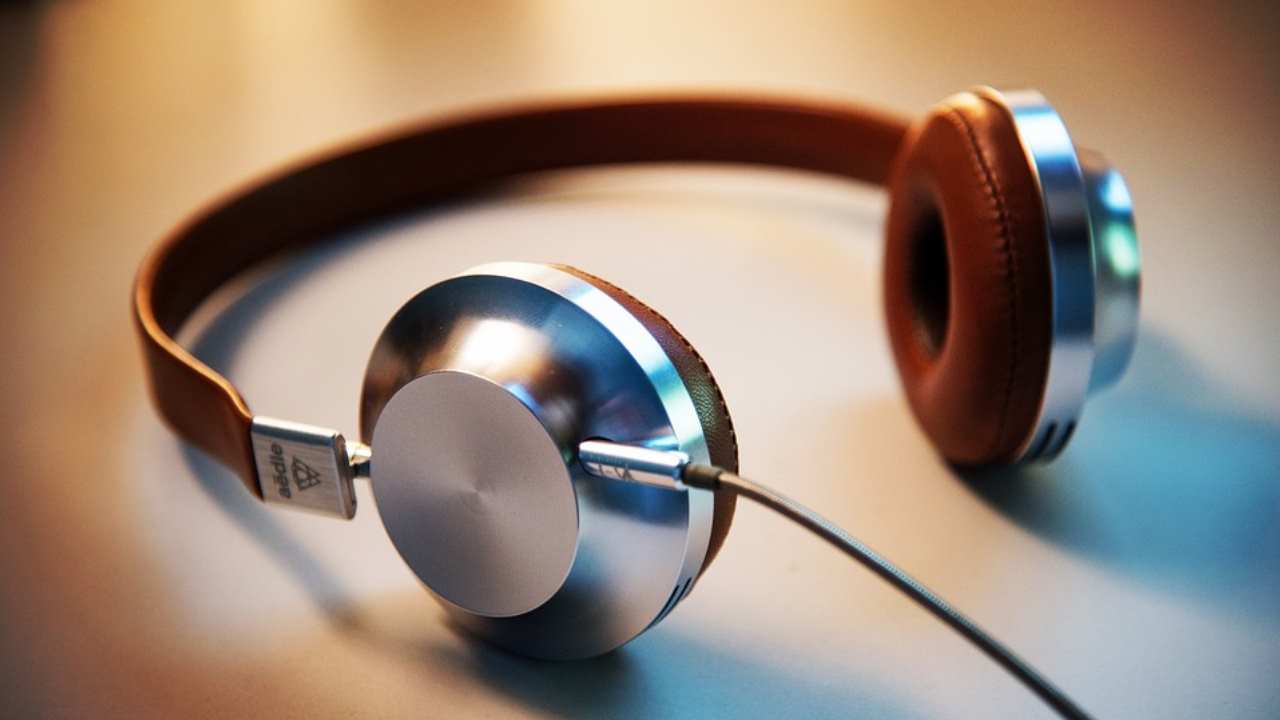 Wynk is India's first music streaming service managed by a telecom operator. Which company owns it? 