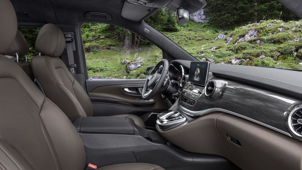Being a luxurious MPV, the V-Class is equipped with many top-of-the-line features such as high-quality recessed switches and inputs integrated into one extensive wave shape. It also has a free-standing touchscreen infotainment system in the centre. (Image: Mercedes-Benz)