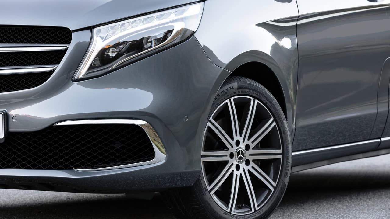 Mercedes-Benz has armed the V-Class with safety features like attention assist, the crosswind assist, the headlight assist and tire pressure monitoring. It also comes with optional lane keeping assist and traffic sign assist along with a 360° camera. (Image: Mercedes-Benz)