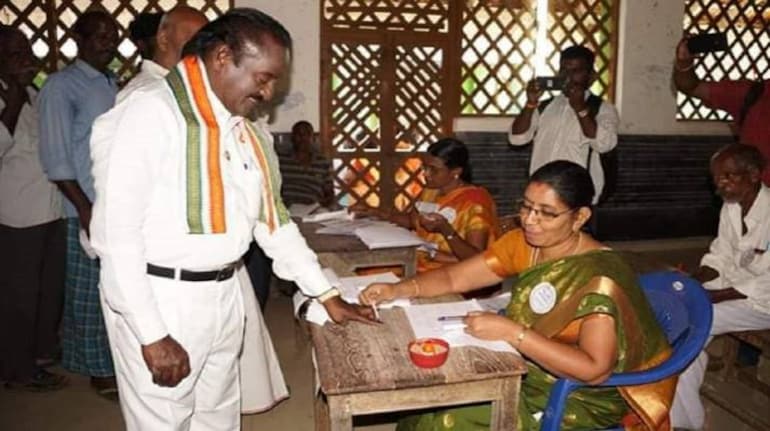 With Declared Assets Worth Rs 417 Crore H Vasanthakumar Is The Richest Candidate In Lok Sabha Election 19 Phase 2 With Declared Assets Worth Rs 417 Crore H Vasanthakumar Is The Richest Candidate In Lok Sabha Election 19 Phase 2