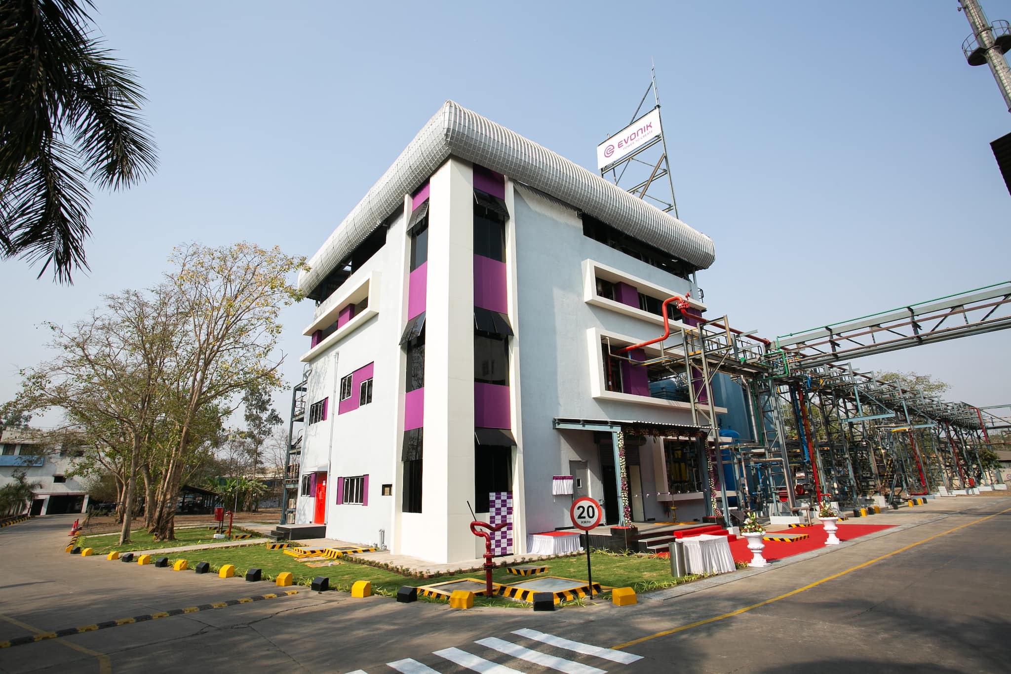 Evonik Industries commissions catalysts plant near Mumbai for pharma industry