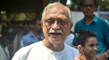 Gulzar also directed some timeless award-winning classics, including ''Koshish'' (1972), ''Parichay'' (1972), ''Mausam'' (1975), ''Ijaazat'' (1977), and television serial ''Mirza Ghalib'' (1988).