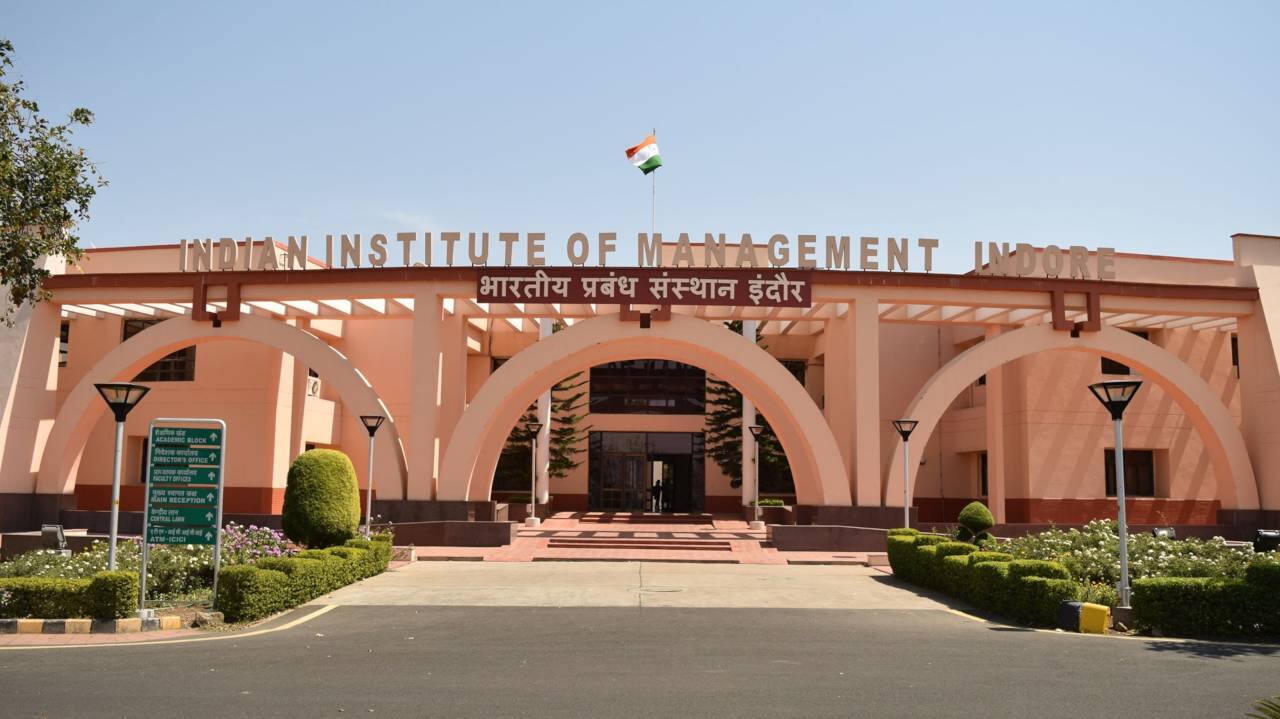 572 IIM Indore graduates bag job offers, average annual salary up at Rs 25 lakh