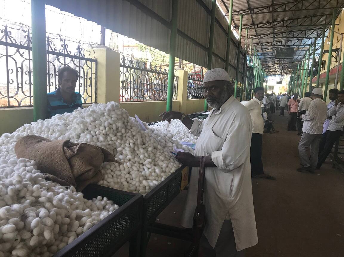 Lok Sabha polls 2019 | A similar tale of distress and apathy plays out in these two towns in Karnataka