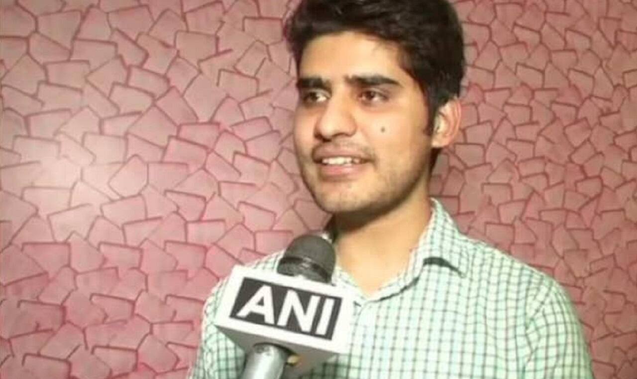 UPSC topper thanks girlfriend, family for success; netizens laud fresh outlook UPSC topper thanks girlfriend, family for success; netizens laud fresh outlook
