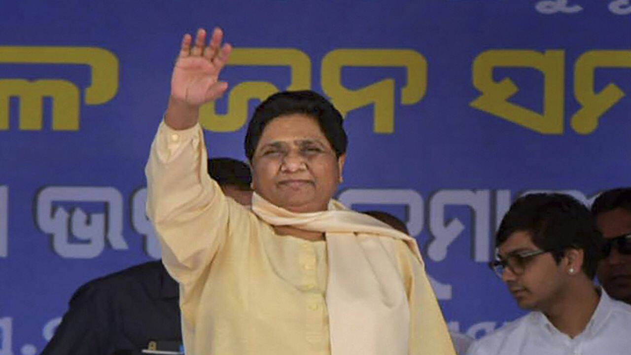 The real reason why Mayawati showed Congress the 'hand' - Oneindia News