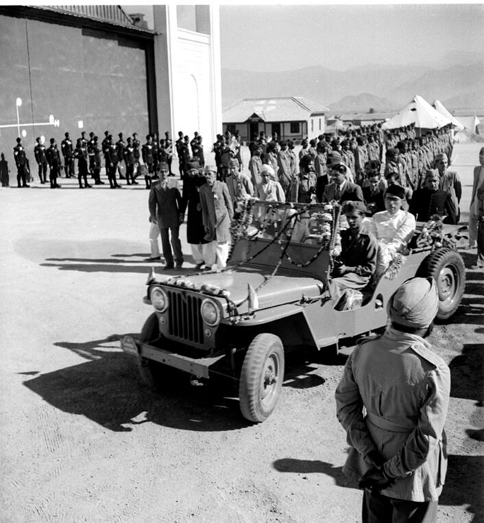 Pandit Jawaharlal Nehru driving in an open jeep from the airport on his arrival at Srinagar on September 24, 1949 to participate in the annual session of the All Jammu & Kashmir National Conference. Seated behind him is Sheikh Abdullah. (Image: Wikimedia Commons)