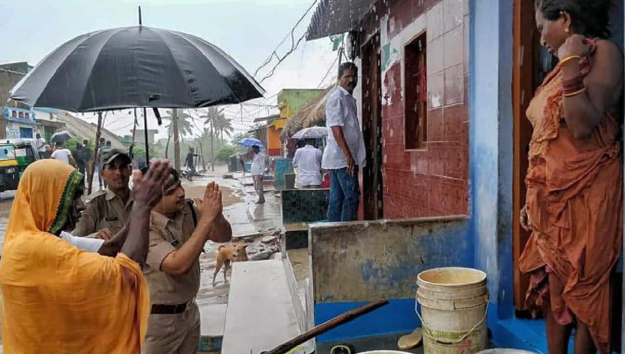 Cyclone Fani: Let’s hail Odisha cops who saved lives Cyclone Fani: Let’s hail Odisha cops who saved lives