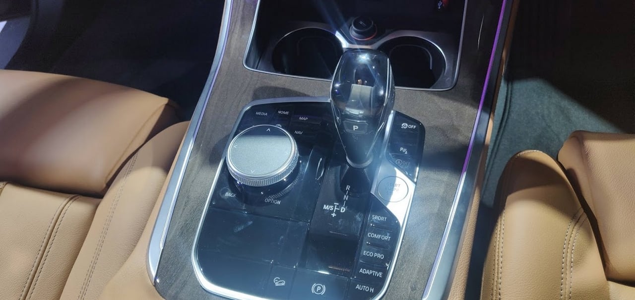 BMW has added to the luxury factor of the X5 which is the crystalline finish given to the gear knob and start/stop switch. It features a glass knob for the shifter, as well as a transparent button for the start/stop switch. (Image: Moneycontrol)