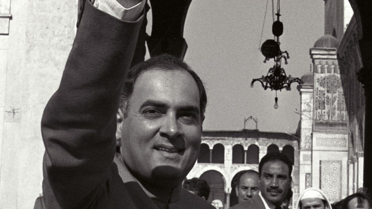 Rajiv Gandhi unfurled the national flag 5 times at the Red Fort on the independence Day.