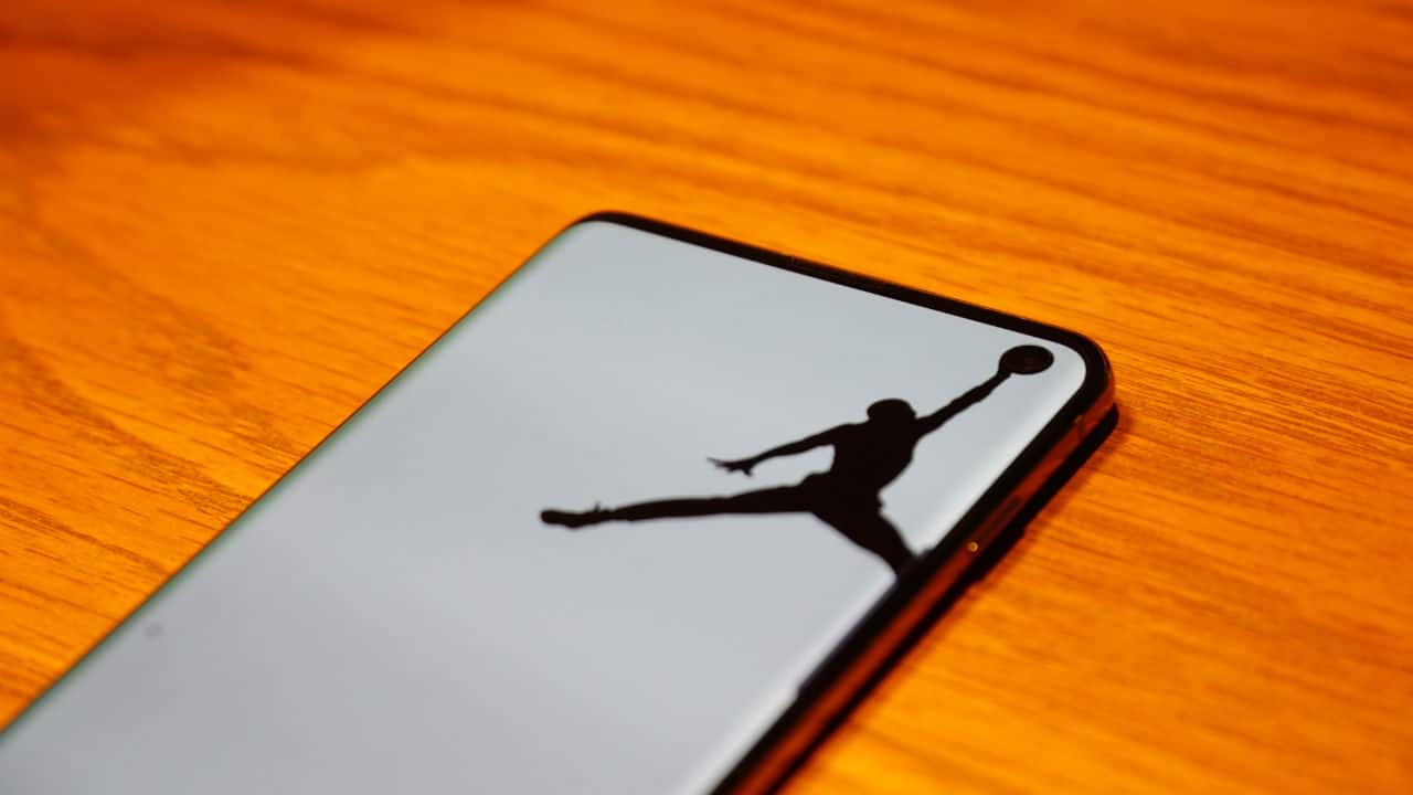 S10 display hole