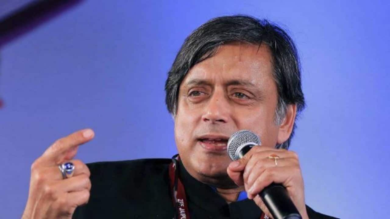 Shashi Tharoor misquotes Ghalib; Guess who schools the veteran Congress leader? Shashi Tharoor misquotes Ghalib; Guess who schools the veteran Congress leader?