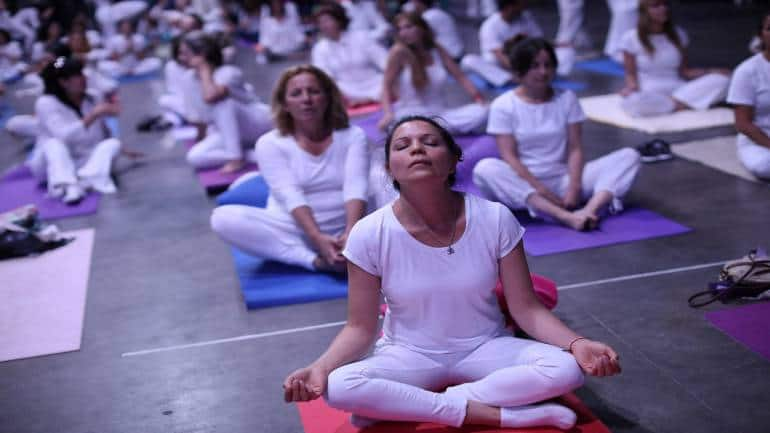 Aerial Yoga: What is it, best exercises, and how to practise it