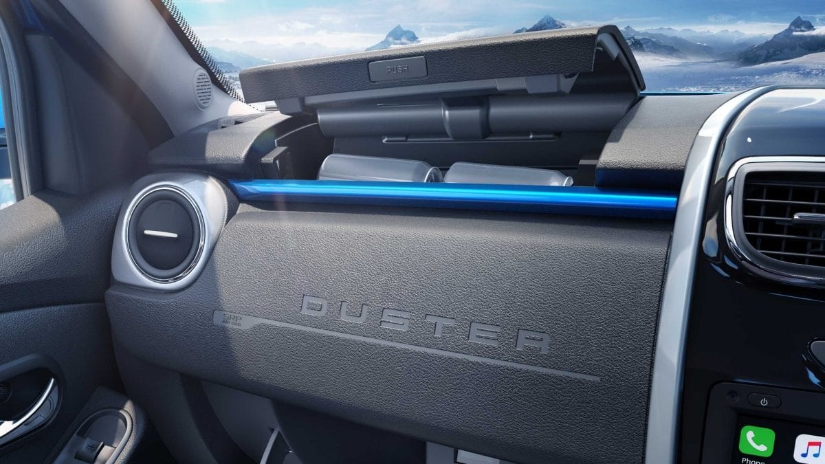 Its rounded AC vents have been replaced by rectangular units, while the passenger side’s dashboard gets a colour strip which matches the exterior colour. (Image Source: Renault)