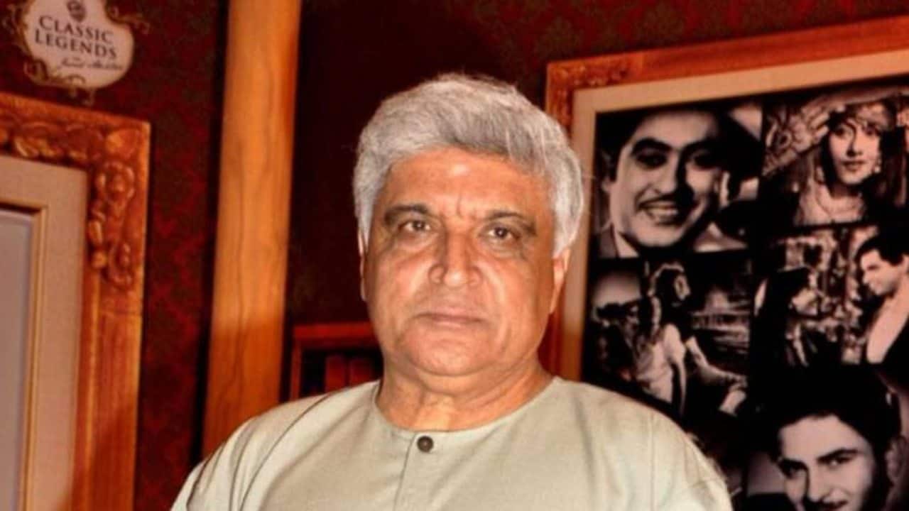 Javed Akhtar lashes out at colleague Shekhar Kapur over tweet on 'fear of intellectuals' Javed Akhtar lashes out at colleague Shekhar Kapur over tweet on 'fear of intellectuals'