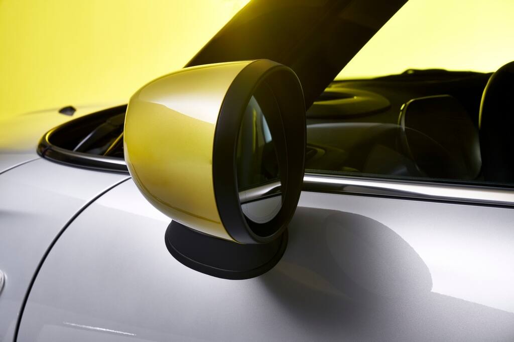 The Cooper SE is almost indistinguishable from the standard Cooper S, except for optional yellow elements on the grille, ORVMs and wheels. It also gets an ‘E’ badge on its grille. (Image: BMW media center)