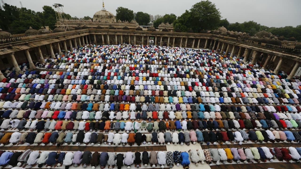 Muslims offer prayer at Sarkhej Roza in Ahmadabad, Gujarat. (Image: AP) Muslims offer prayer at Sarkhej Roza in Ahmadabad, Gujarat. (Image: AP)