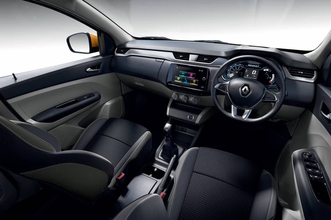 The Triber features an 8-inch multimedia touch screen that has the MediaNav Evolution connected multimedia system. With its smartphone replication feature, it is compatible with Android Auto and Apple CarPlay and their numerous driving and entertainment apps. The multimedia system also allows videos to be played through USB plug.