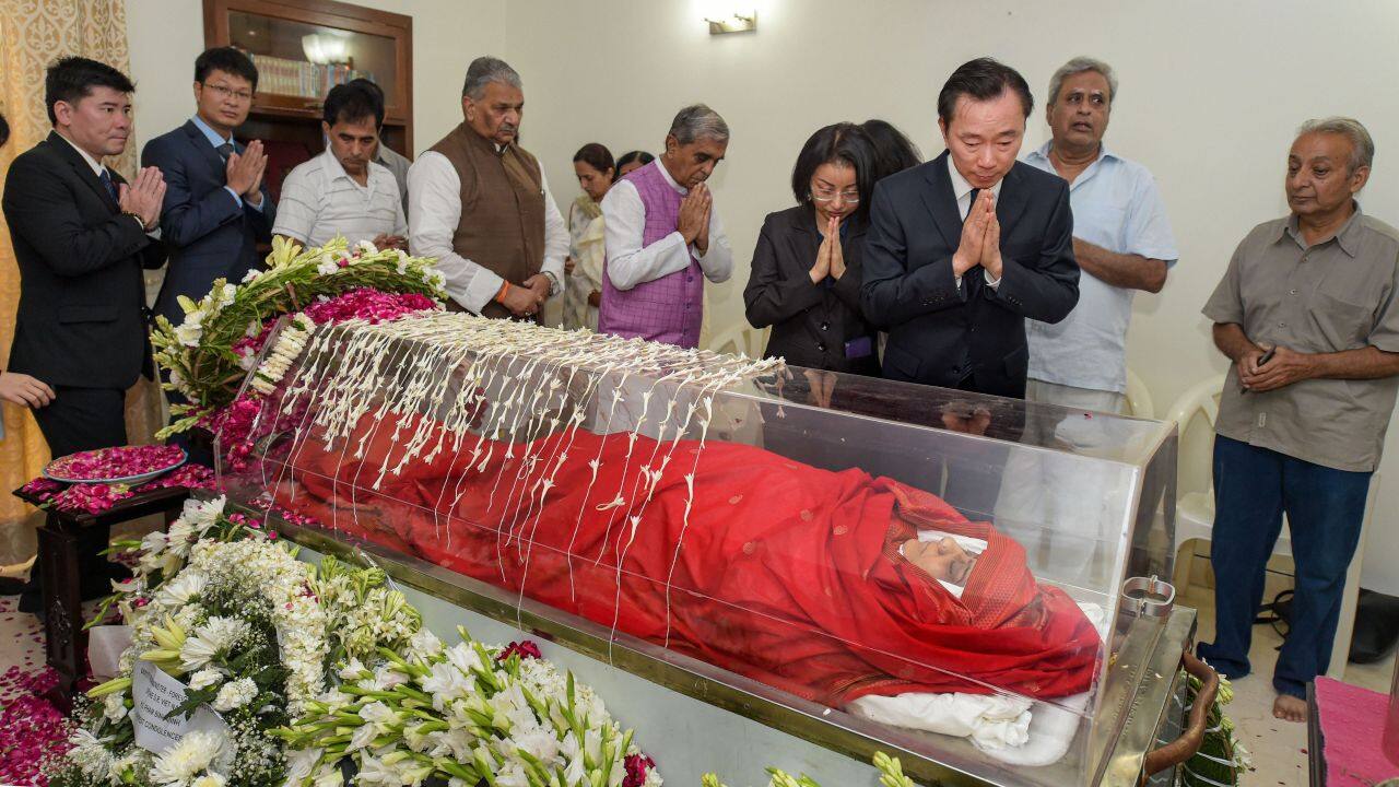 Sushma Swaraj Cremated With Full State Honours; Here Is Her Final ...