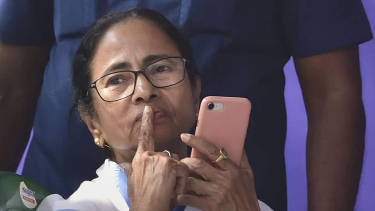 Kashmir issue: Pakistani politician names Didi, Congress as sympathisers Kashmir issue: Pakistani politician names Didi, Congress as sympathisers