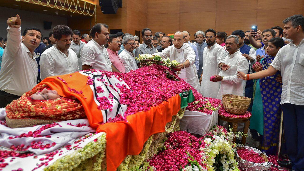 Sushma Swaraj Cremated With Full State Honours; Here Is Her Final ...