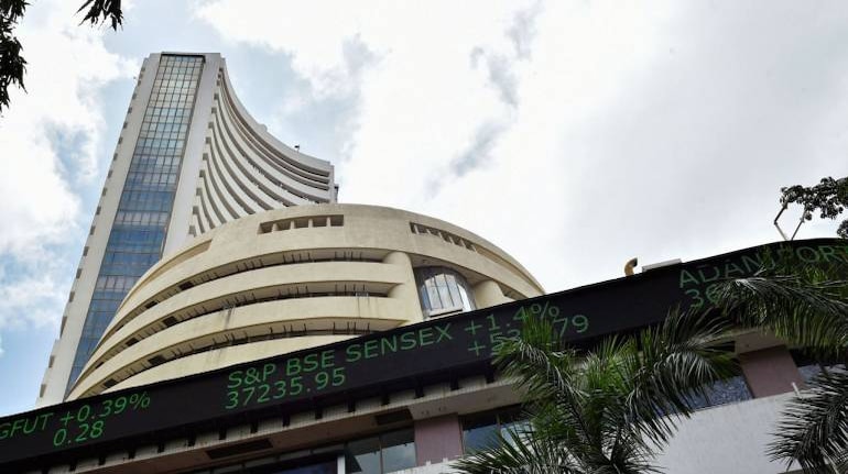 Closing Bell: Nifty ends above 11,900, Sensex up 326 pts as RBI keeps stance accommodative, holds rates