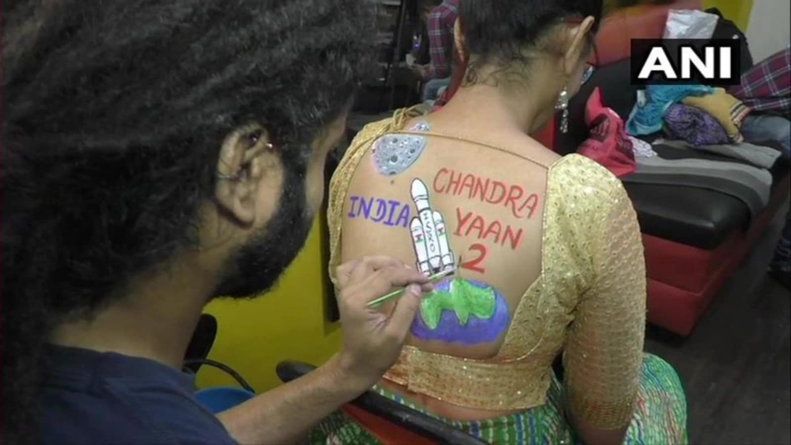 Surat women sport Chandrayaan-2, Article 370 tattoos to celebrate Navratri