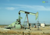 Oil prices ease as weak China economy, likely US output boost outweigh Middle East crisis