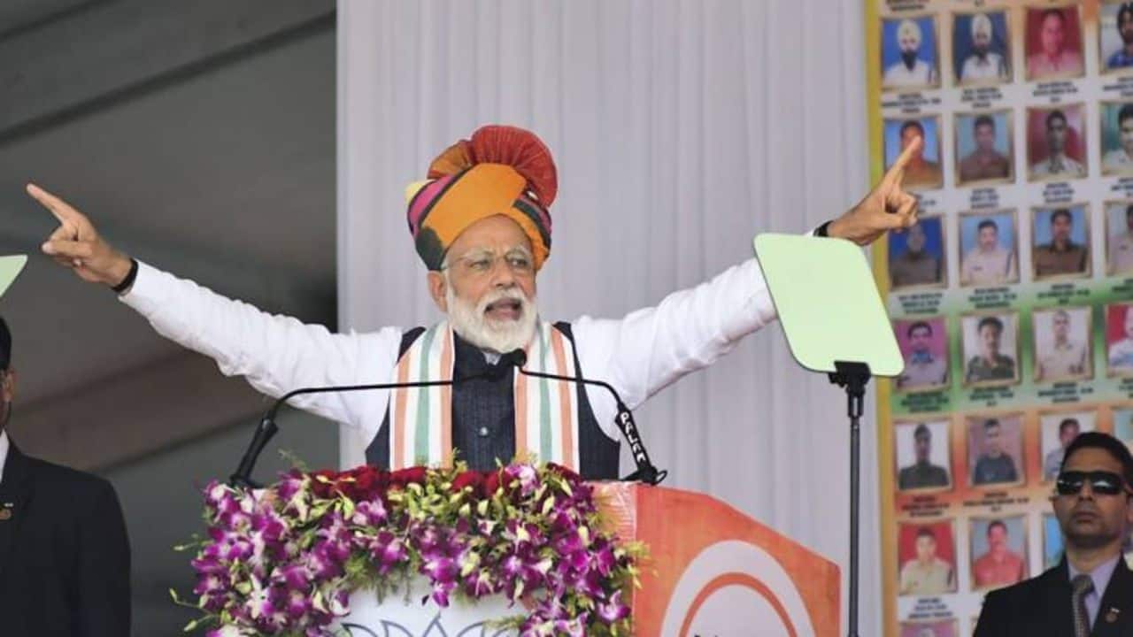 Netizens laud PM Modi for his noble gesture just as he landed in the US for Howdy, Modi! Netizens laud PM Modi for his noble gesture just as he landed in the US for Howdy, Modi!