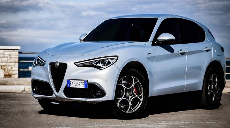 Alfa Romeo Unveils Giulia And Stelvio At La Auto Show