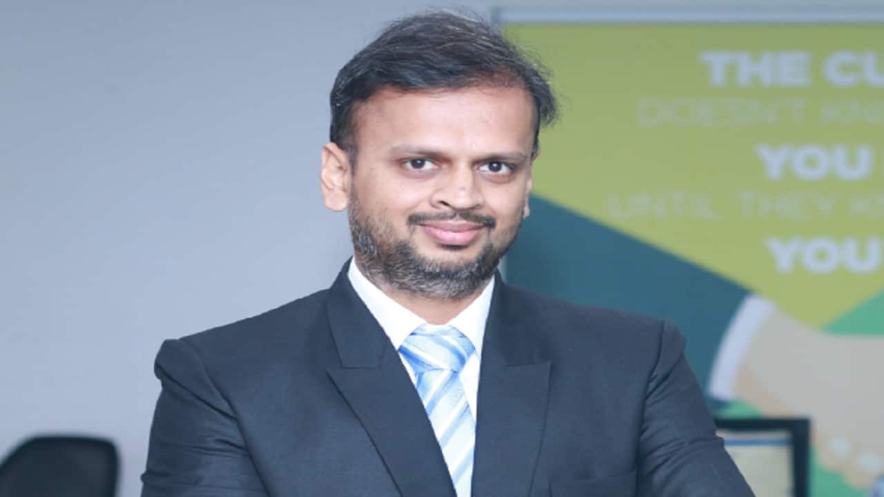 Moody’s outlook shift unlikely to change things; Bulls will make an attempt towards 12K 
