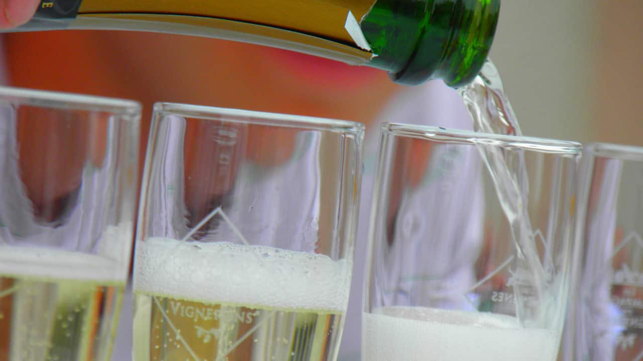 Q8. The Madrid Treaty of 1891 first saw the French lay out the rule that only wine from the geographical region of Champagne could call itself “Champagne.” Because of this, they needed to clearly delineate the previously undefined borders of said region. When some areas were left out, locals rioted and destroyed millions of bottles of Champagne. Eventually, the Treaty of Versailles was convened to settle the end of World War I. Here again, the French inserted a bit about their grapes, adding in Article 275, which “regulate[d] the right to regional appellations in respect of wines or spirits.” This was brought on because the region of Champagne, located in the northeast of the country, had been devastated by warfare, and they feared foreign competitors moving in on the market. However, USA found a loophole and does not honor this treaty or the one before that and calls its versions of Sparkling water as Champagne. Why can’t the French sue US for this breach? (Image: Wikimedia Commons)